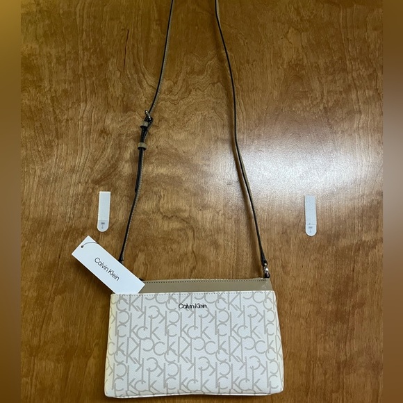 NWT Calvin Klein Purse - Picture 2 of 6